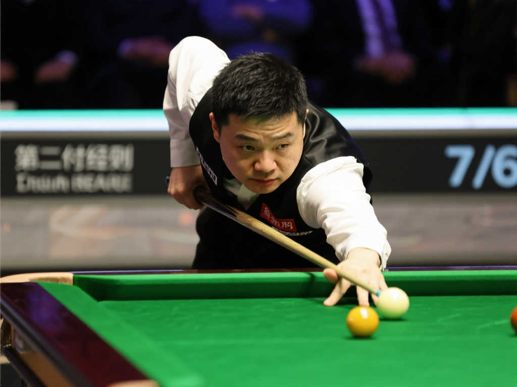 惊险!丁俊晖第二阶段连丢优势 总比分被追至7-6 惊险!丁俊晖第二阶段连丢优势 总比分被追至7-6